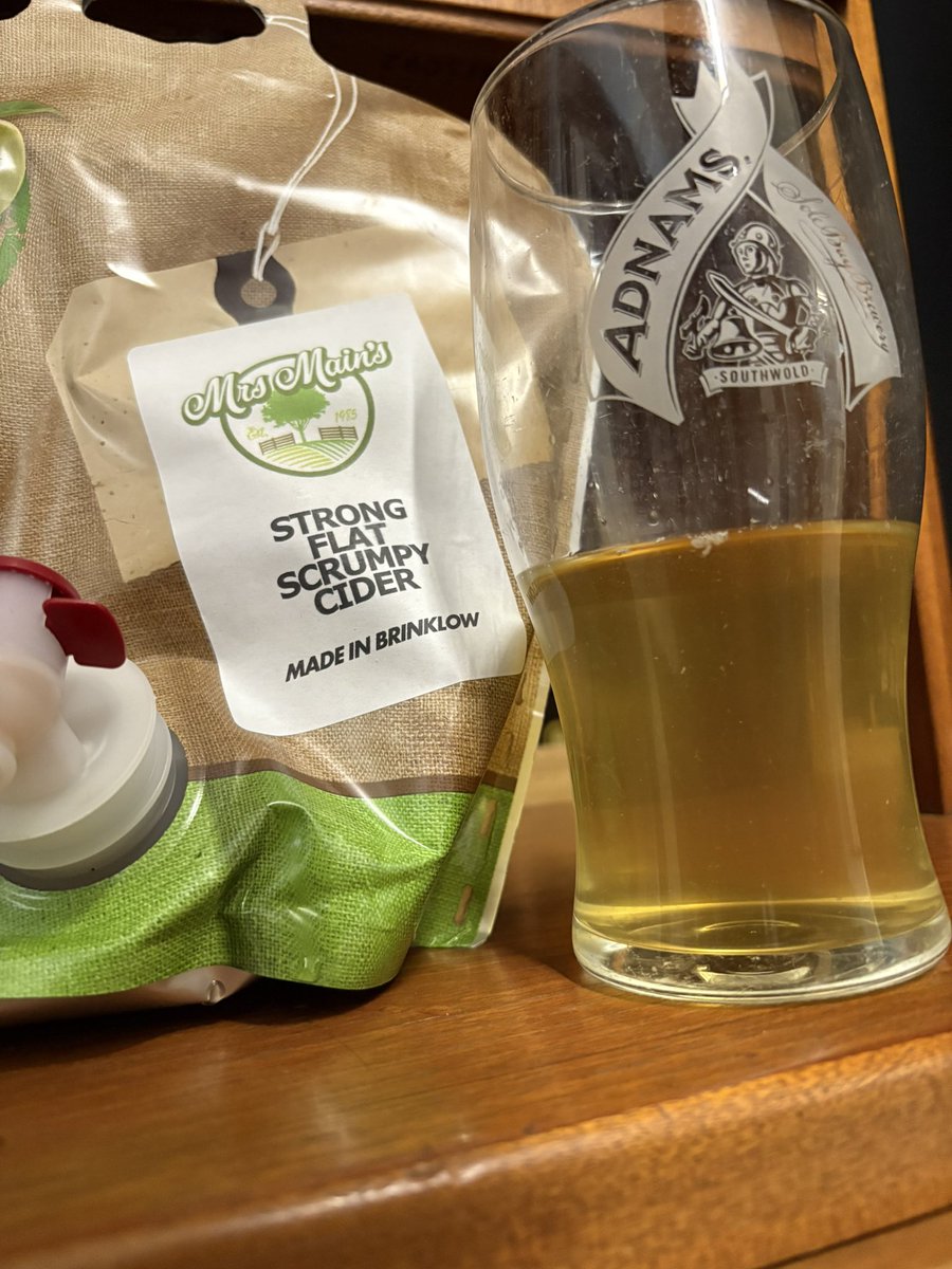 100% whole juice #realcider is good for you. It’s a healthy drink. No one will ever convince me otherwise..
#nowdrinking Brinklow Apple Juice. 8% ABV..