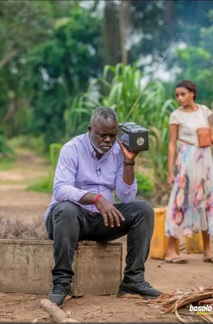 AdoreLokanga's tweet photo. 😀🤣🤣🤣Les deux photos se collent depuis le matin et je me demande si celui le producteur ? Aidez-moi s'il vous plaît 🙏 🤣🤣🤣 https://t.co/IojXAhZqjE