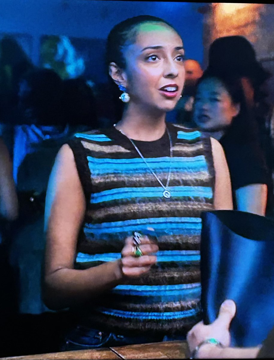 Anyone know who this is on the ebay advert?? #Ebay <a href="/eBay_UK/">eBay UK</a>