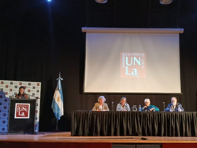 USALLenguas's tweet photo. 👉Proyección 📽️From That Small Island☘️🇮🇪 , la historia de un país y su diáspora, en UNLa. Auspicios: @IrlEmbArgentina, AEIS, Cátedra Estudios Irlandeses USAL, Cátedra Estudios Irlandeses UNLPam.
#FromThatSmallIsland #Irlanda #AEIS_estudiosirlandeses #UNLa #estudiosirlandesesUSAL https://t.co/xWcFHmxbjR