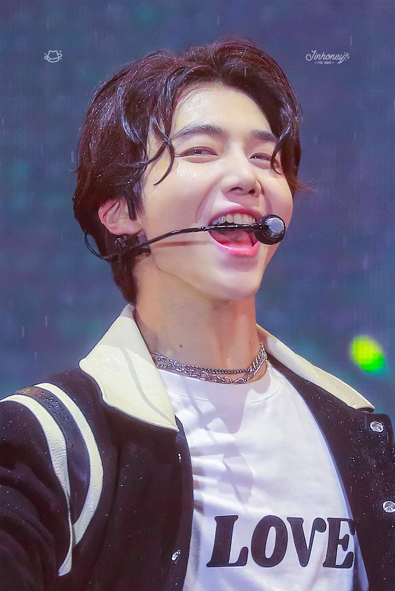 jinhoney417's tweet photo. 221003 더케이 스테이지
╲⠀╲ ⋆⠀╲         ╲
   ╲⠀╲     ☾⋆.˚ ⠀ ╲ ⋆｡
      ☆⠀ ╲⠀⠀ ⊹   ⠀.   ☆
                  ⊹ ⠀⠀ ★
#진호 #조진호 #JINHO #ジンホ @jinhojo_x
#크레즐 #펜타곤 #CREZL #PENTAGON https://t.co/nRSUNZO3WL