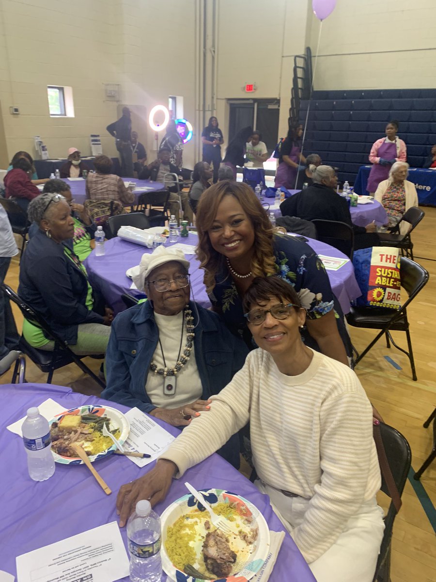 CMLewisGeorgeW4's tweet image. Senior Jubilee was amazing! 💜

Loved seeing so many members of our senior community come out to dance, share joy, and show #Ward4’s community spirit.

Special thanks to all the agencies, organizations, and volunteers who made it all possible!