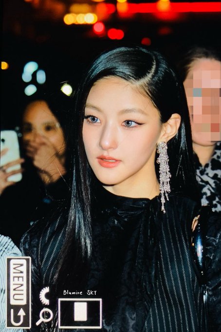 haneulxpics's tweet photo. 🖤

NATTY &amp; HANEUL PARIS FASHION WEEK  
#IsabelMarantSS26 #NattyxIsabelMarant #HaneulxIsabelMarant @KISSOFLIFE_S2 https://t.co/MpbfAnc1Xn