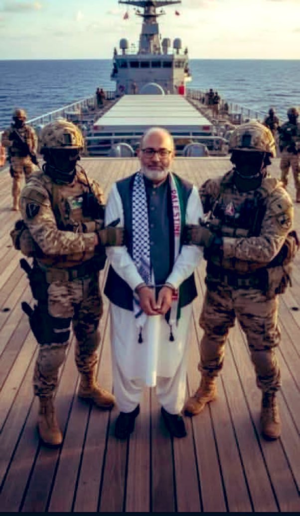 Merepakistani_O's tweet image. محبت مجھے اُن جوانوں سے ہے
ستاروں پہ جو ڈالتے ہیں کمند 🔥
#فلسطین_کا_سودا_نامنظور
#mushtaqahmadkhan
#GlobalSumudFlotilla
