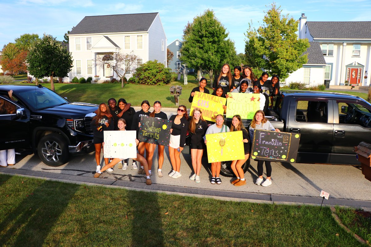 FranklinSabers's tweet photo. FHS Homecoming Parade pics from last night. See more here: https://t.co/UDVv4ojiXV https://t.co/MMfHuaiaQk