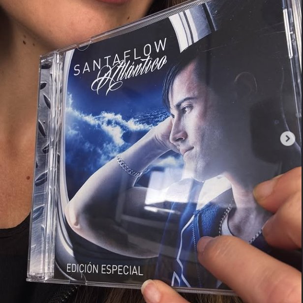 Revisando de nuevo este discazo de 2013, vuelvo a confirmar que "El Túnel" debe ser uno de los mejores temas de la carrera de <a href="/Santaflow_fenix/">Santaflow</a> . 

Los aportes y letras de <a href="/Norykko_oficial/">Norykko</a> , <a href="/Don_Aitor_/">Don Aitor</a> y <a href="/NKaese/">N-Kaese</a> le dan esa redondez al mensaje, contando diferentes perspectivas.