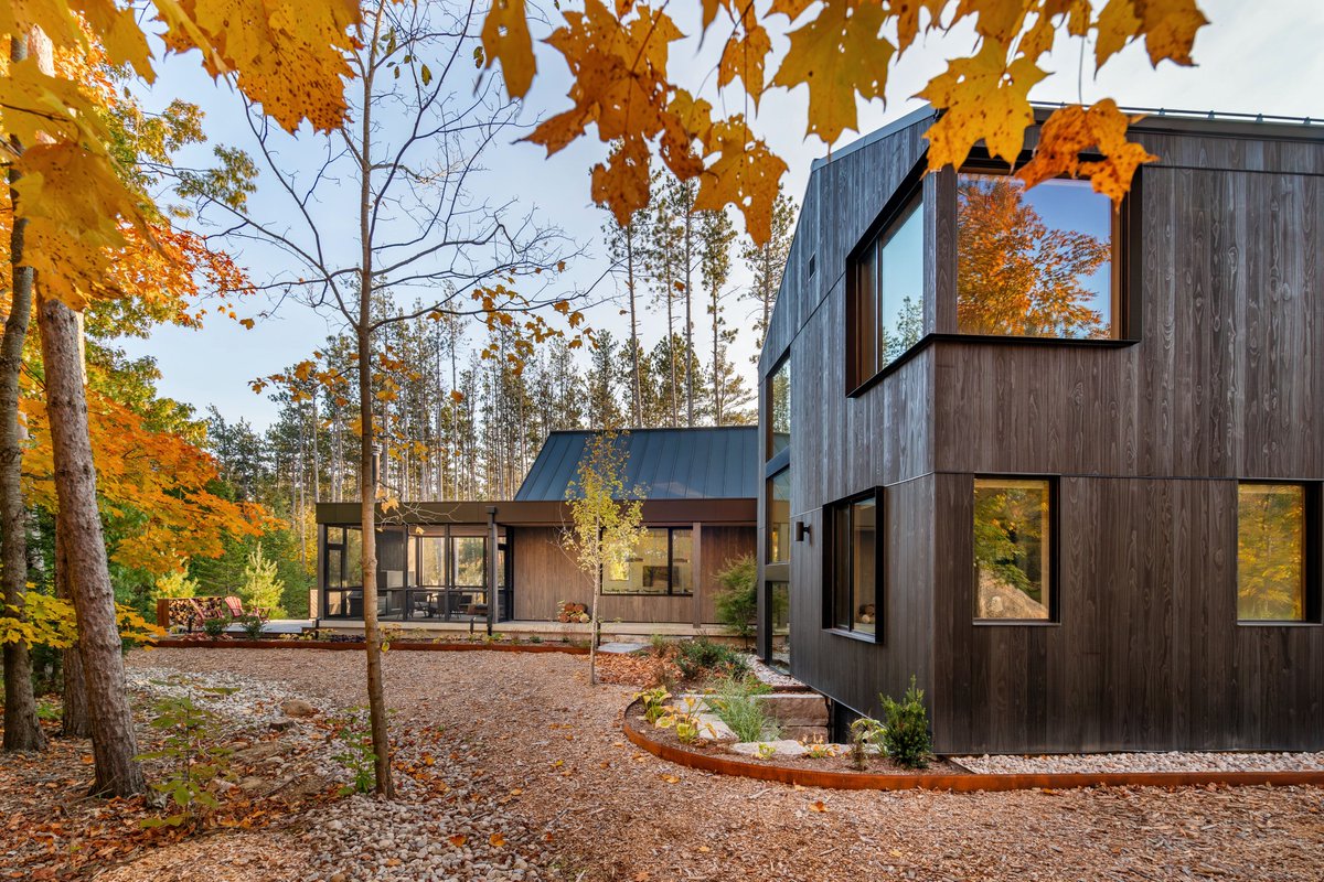 MountainWestWD's tweet image. Happy Halloween from our team at Mountain West Windows &amp;amp; Doors! 🎃👻 Now imagine handing out candy from this beautiful, light-filled home, where every window brings the season in. 

#MarvinWindows #ElevatedDesign #BetterByDesign #HomeInspiration #ModernLiving…