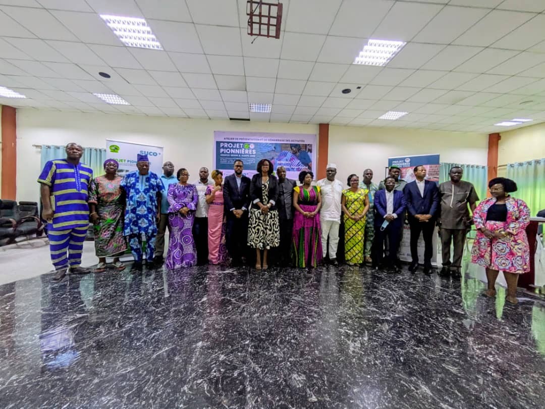 CanadaauBenin's tweet photo. 🎉@CanadaauBenin le #MCVT et partenaires @SUCO_org #Aldipe #Anafea participent au lancement officiel du projet Pionnières dans les Collines
🌱917 bénéficiaires 81% de femmes; 58 groupements dont 20 entreprises vertes
🎤Lancement présidé par le rep. du Préfet
#RésilienceClimatique https://t.co/DOnhk28l7v