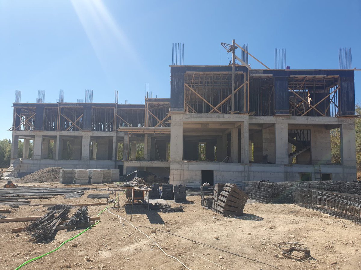 Depremde ağır hasar gören ve yıktırılıp Valiliğimiz YİKOB tarafından yapımı devam eden Sarız Hükümet Konağı hızla yükseliyor.
<a href="/kayserivaliligi/">T.C.Kayseri Valiliği</a> 
<a href="/kayseriyikob38/">Kayseri Yatırım İzleme ve Koordinasyon Başkanlığı</a> 
<a href="/sarizkymkmlk/">T.C. Sarız Kaymakamlığı</a>