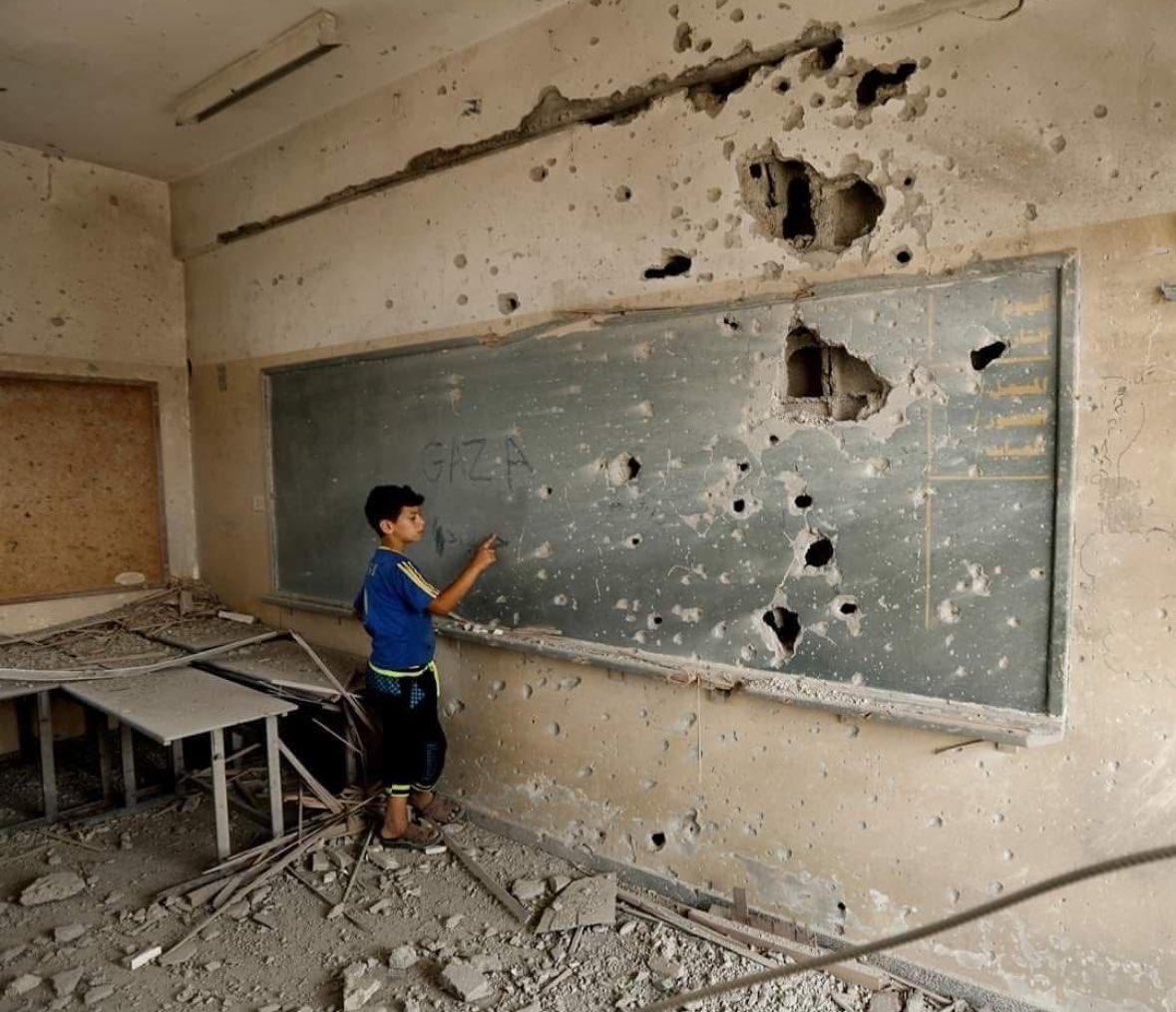 Nad istinom mojom
Nema  ko da uzdahne..