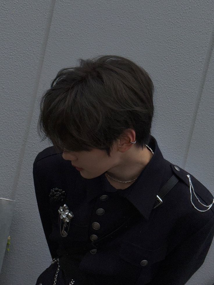 luckyzbloom's tweet photo. train of destiny - #ryuvin #shinkongz au
rk y gv se conocen por accidente en un tren nocturno, al bajarse gv ve una libreta negra olvidada.
Al intentar devolvérsela, descubre que rk está involucrado en algo oscuro, pero el menor no puede evitar meterse, aún sabiendo el peligro. https://t.co/yEEUNJEeIO