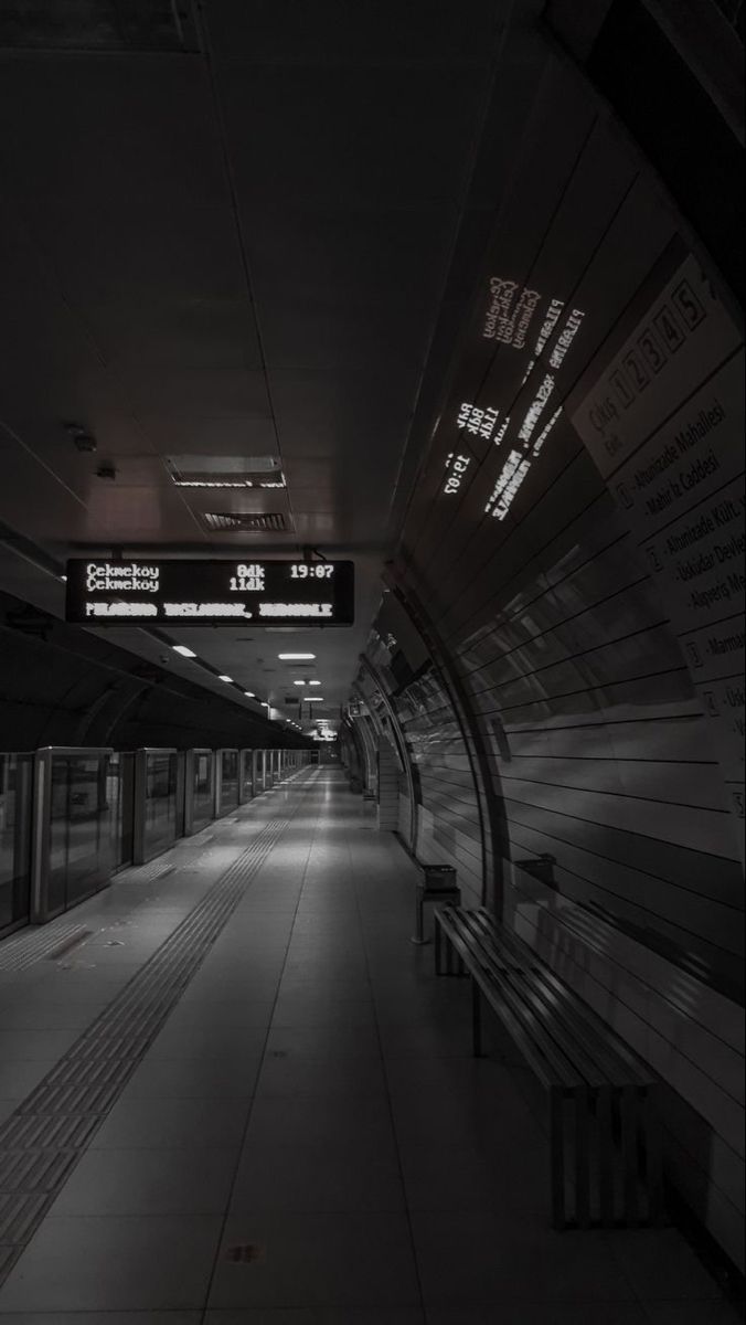 luckyzbloom's tweet photo. train of destiny - #ryuvin #shinkongz au
rk y gv se conocen por accidente en un tren nocturno, al bajarse gv ve una libreta negra olvidada.
Al intentar devolvérsela, descubre que rk está involucrado en algo oscuro, pero el menor no puede evitar meterse, aún sabiendo el peligro. https://t.co/yEEUNJEeIO