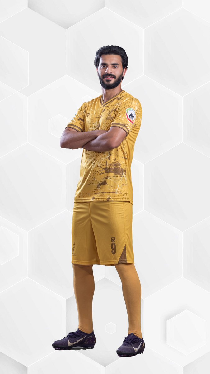 الطقم الذهبي🟨:

   طقم تذكير بغايتنا القصوى، التتويج، ولمعان الإرادة.