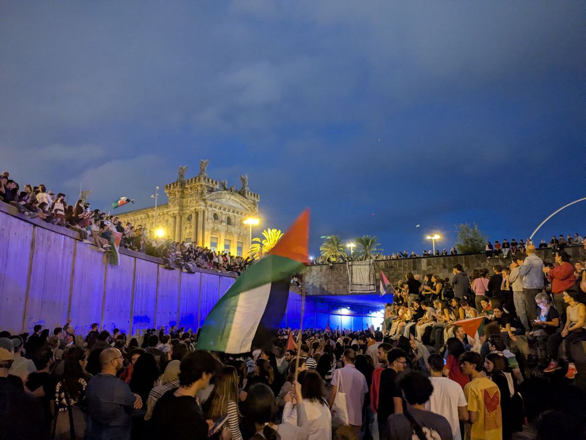 Continuem mobilitzades per l'alliberament del poble palestí, de la flotilla i de les companyes del barri, Adri i Sofia, segrestades per l'estat d'israel. 

📍 Sumeu-vos a la convocatòria permanent a Barcelona (Moll 18 C, Ciutat Vella) i seguiu tota la info t.me/EspaiPalestina