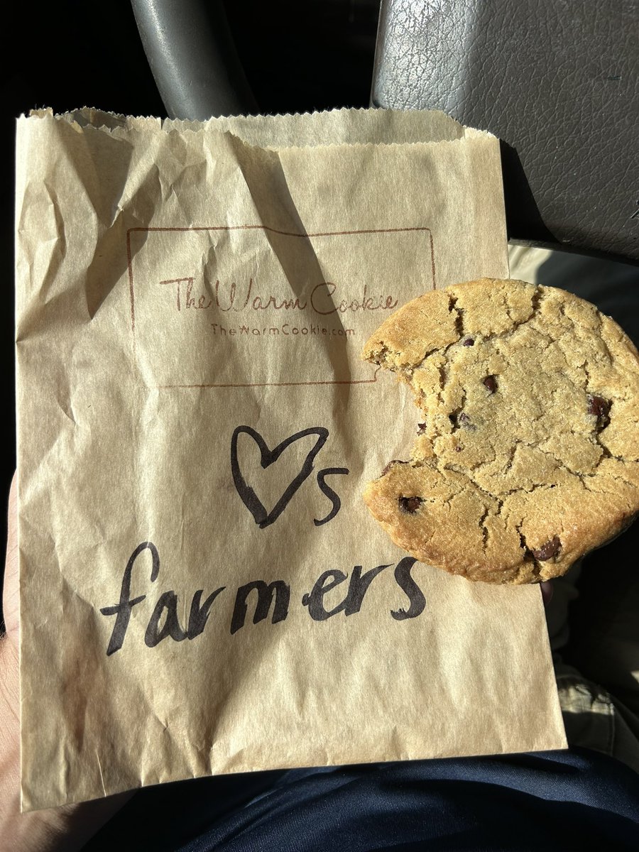 AaronBlock08's tweet image. Thank you to @WarmCookieLNK for your generosity.  Nothing better than an actual warm cookie while sitting in line waiting to unload!!!! 
#bestinlincoln
@Channel8ABC 
Truly the best