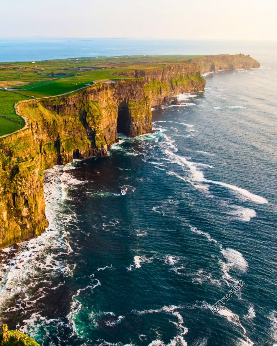 Stop scrolling and breathe this in.

— Cliffs of Moher, Ireland 🌊