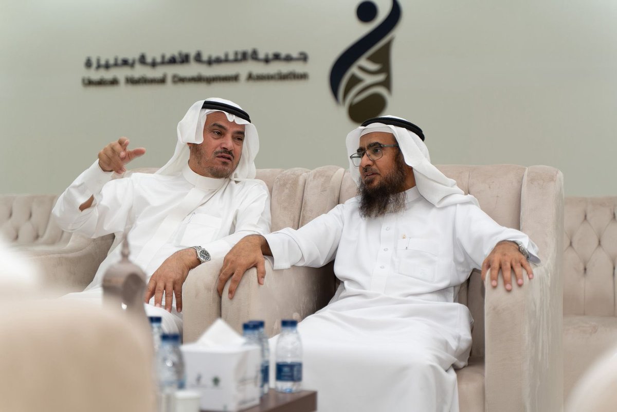 odadsr's tweet photo. جمعية التنمية الاجتماعية الأهلية بعنيزة تكرّم رئيس مجلس إدارة الجمعية الدكتور عبدالله بن صالح الشتيوي وبحضور الرئيس التنفيذي للجمعية الأستاذ سليمان بن يوسف السلوم لمساهمته في دعمه بودكاست تنمية القادة الذي تقدمه جمعية التنمية الاجتماعية الأهلية بعنيزة .
@Und_4236 https://t.co/0LRcRi1q6e