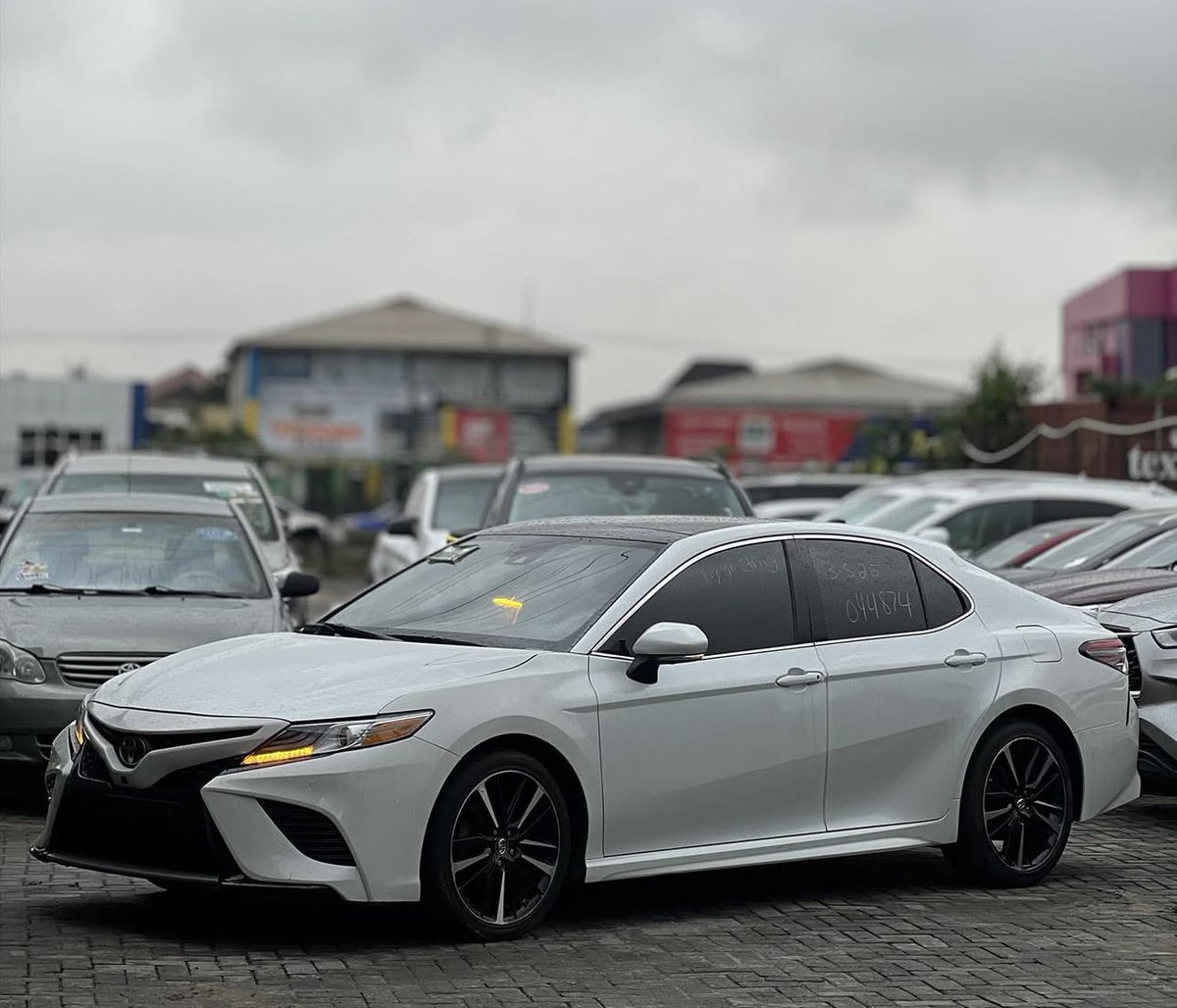 phantom__autos's tweet photo. 🔹 2018 Toyota Camry XSE
Direct Foreign Used 🇺🇸🔥
▪️Sport White on Ox-Blood Interior | XSE Sport Trim
▪️Heated & Ventilated Leather Seats | Paddle Shifters
▪️Apple CarPlay | 360 Camera
▪️Assists {BSM, Lane Keep, Park, Dis-Tronic}
💰Call or DM for Price & More Info
#PhantomAutos https://t.co/SPPtGDGVJH