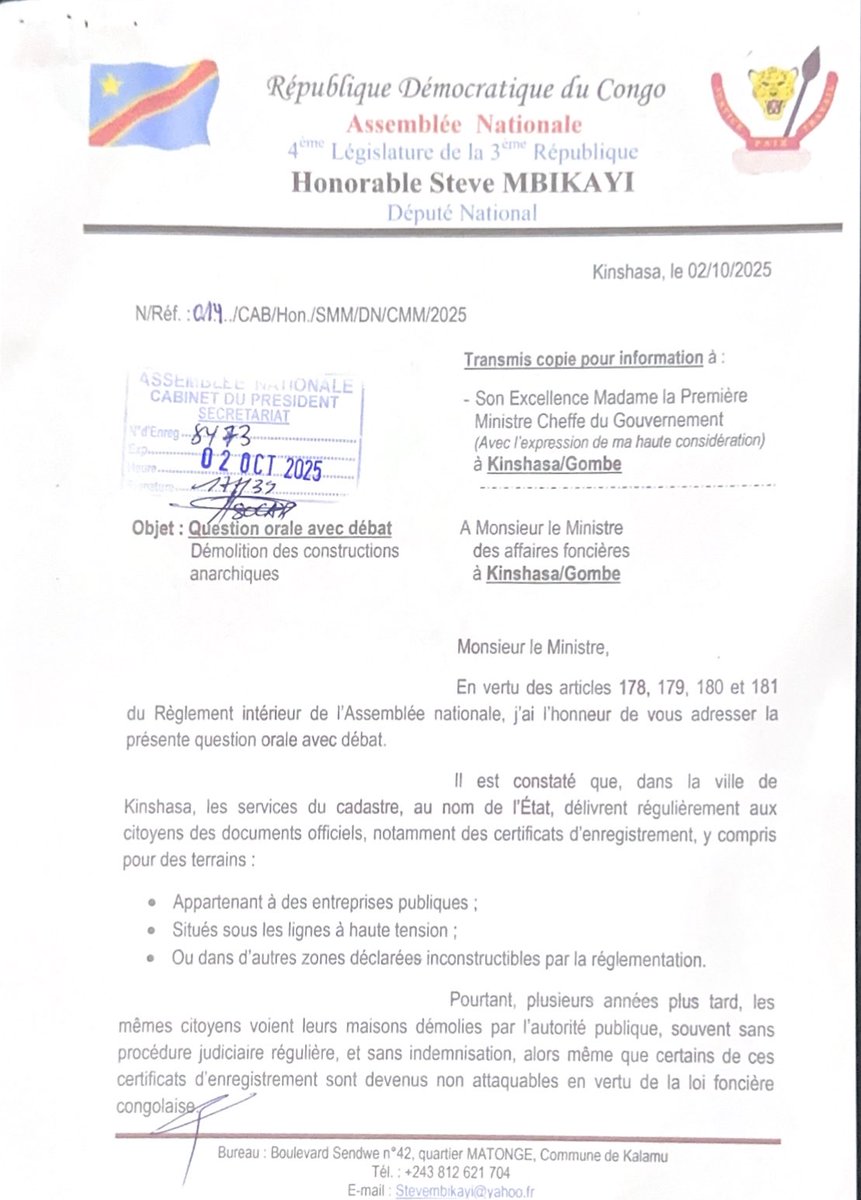 Cartesien243's tweet photo. Démolitions anarchiques à Kinshasa 

Ce jeudi 2 octobre 2025, j’ai déposé au bureau de l’Assemblée nationale une question orale avec débat adressée au ministre des Affaires foncières.

En tant que député national, élu de Kinshasa, je soutiens la démolition des constructions anarchiques afin de remettre de l’ordre dans notre capitale.
Mais, je dénonce la manière anarchique avec laquelle l’ État procède lui-même à ces démolitions.

Nul ne peut se prévaloir de sa propre turpitude.

L’ État délivre des certificats d’enregistrement et des autorisations de bâtir aux paisibles citoyens puis, des années plus tard, détruit les mêmes constructions, sans respecter la procédure légale.

Comme dans d’autres pays, le gouvernement devra prévoir un fond d’indemnisation en faveur des occupants de bonne foi.