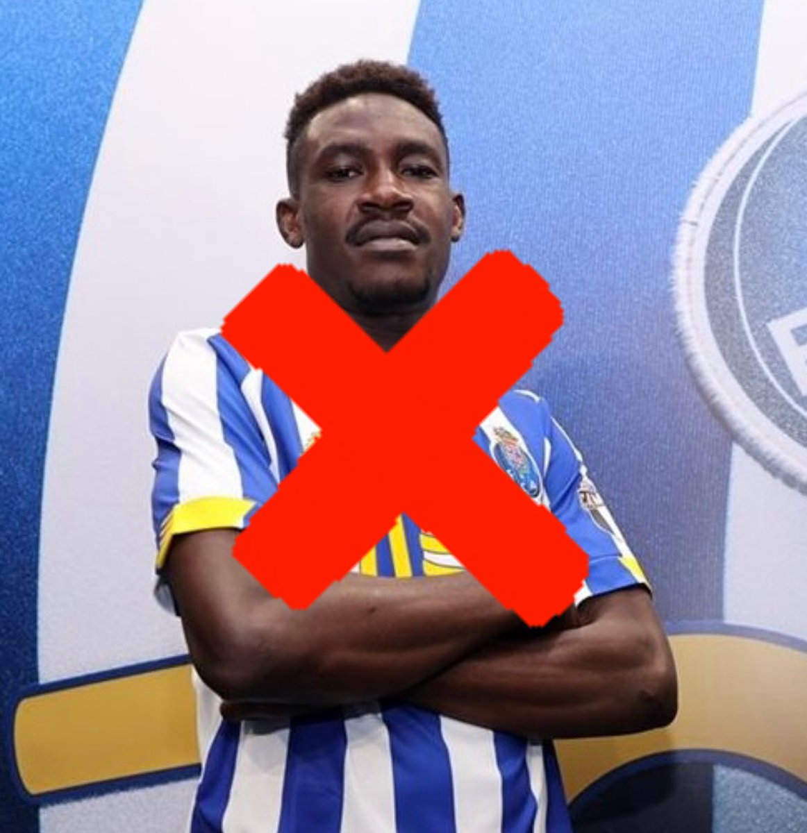 NÃO SERVE!
Nao podemos querer “ganhar tudo” qnd temos este pseudo-jogador em campo… qlqr lateral esquerdo da B, C, D, E, F, etc. da x10 mais do q ele e compromete x100 menos