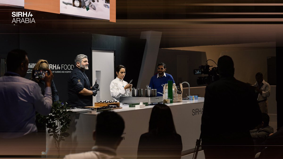 كل عرض حيّ في سيرا العربية هو أكثر من مجرد طهي…
إنه منصة لعرض المهارات، ابتكار الأطباق، والتفاعل مع جمهور متخصص.

#سيرا_العربية #SirhaArabia #LiveCooking #قطاع_الضيافة #محتوى_مهني #B2B #تجربة_ملهمة
