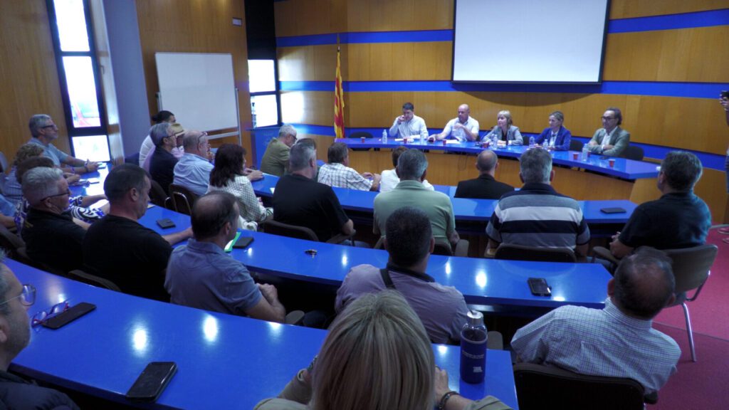 Els aiguats devastadors deixen el Montsià sense camins ni accés a finques en plena campanya de l'oliva uradio.cat/els-aiguats-de…