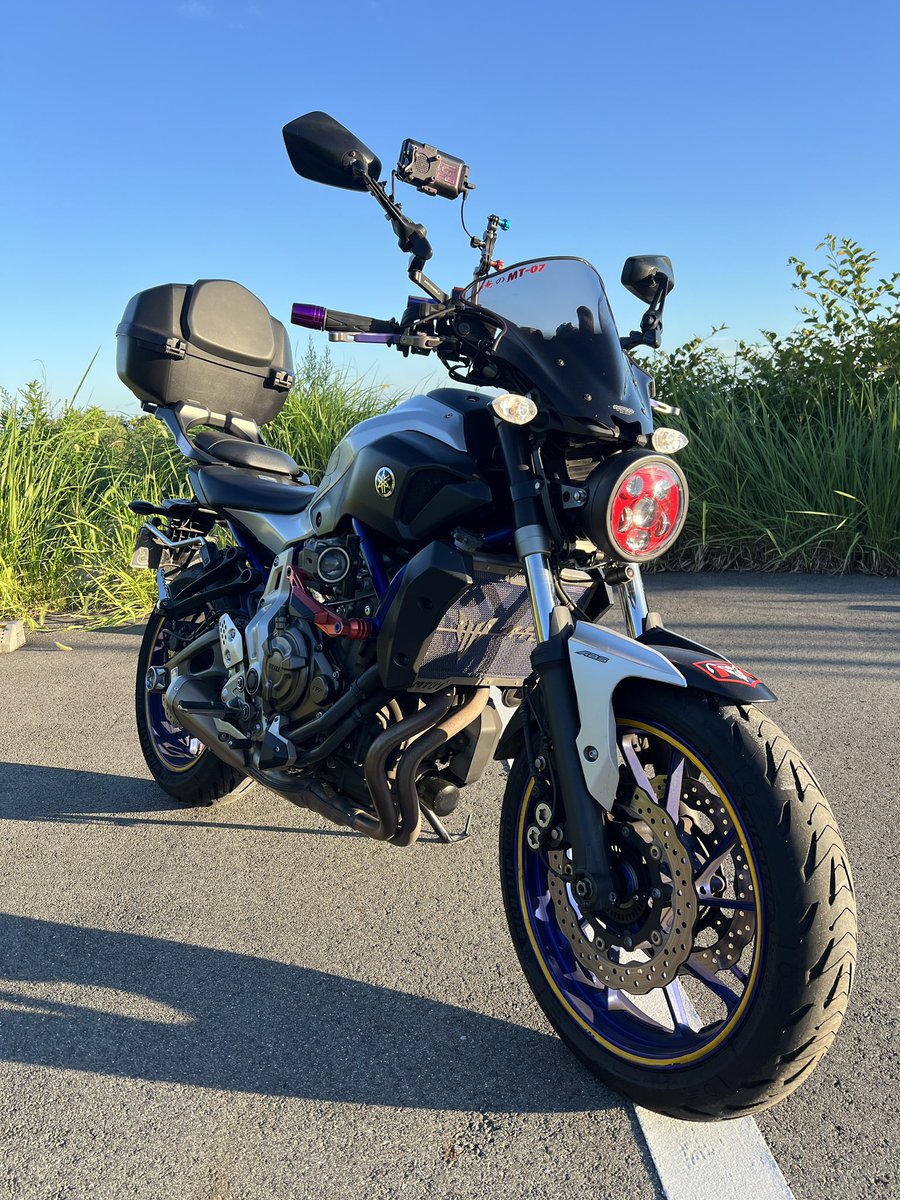 おはようございます🙂
次の土日は久しぶりに何も予定の入ってない休みなんで晴れ間を見てちょっとだけ走りに行く予定😆
どこに行こうか🤔
天気がイマイチっぽいので遠出はでけへんのかな😅
雨ならMT-07改造計画をガレージで進めていこうかな🤩
もっと純正で容量のあるパニアかサイドケースあればなぁ😩