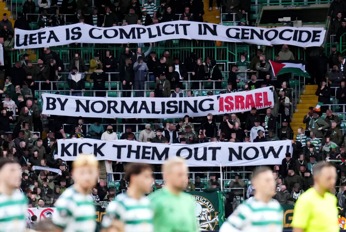 Ahhh now I understand why VAR ruled out Celtic's goal.... 🇵🇸