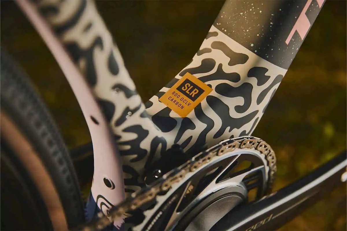 BIKEPLUS_TW's tweet image. 🚴‍♀️💥
「これが単なるカラーリングだと？その認識は甘すぎる！」
TREK × Topo Designs が放つ Checkmate SLR ICON は、見る者を圧倒し、乗る者の心を奮い立たせる特別仕様。

オシャレバイクの詳細はこちらです👇
bike-plus.com/blogs/projecto…

#TREK #ProjectOne #TopoDesigns #唯一無二