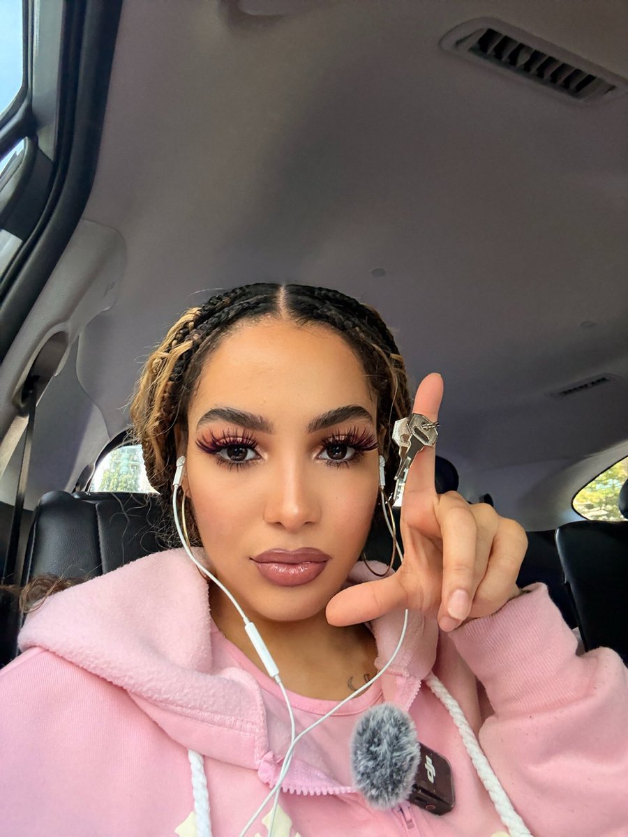 CALLING ALL MY CHASITY CAGE LOOSERS 🔐🫴🏼💰😂 
•
#chasitycage #cuck #cuckold #findom #prodomme #financialdomination #looser #voyeour #lockandkey #afrolatina #afrolatinadomme #latinadominatrix #dominatrix