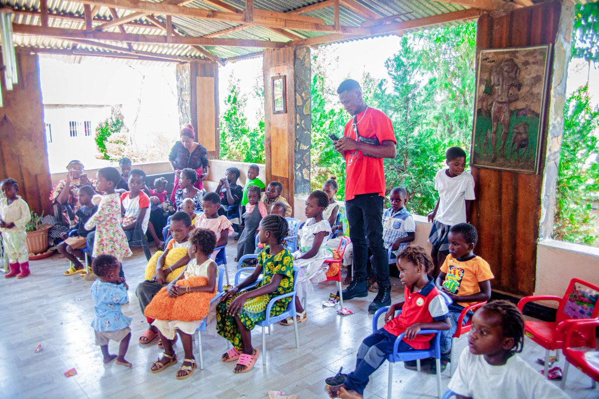 Retour en images 📸  l’orphelinat ASID

Un moment fort, rempli d’amour et de solidarité !  
Notre descente à l’orphelinat ASID avait pour noble objectif d’apporter des fournitures scolaires aux enfants, afin que leur rentrée soit digne, joyeuse et porteuse d’espoir, 1/2