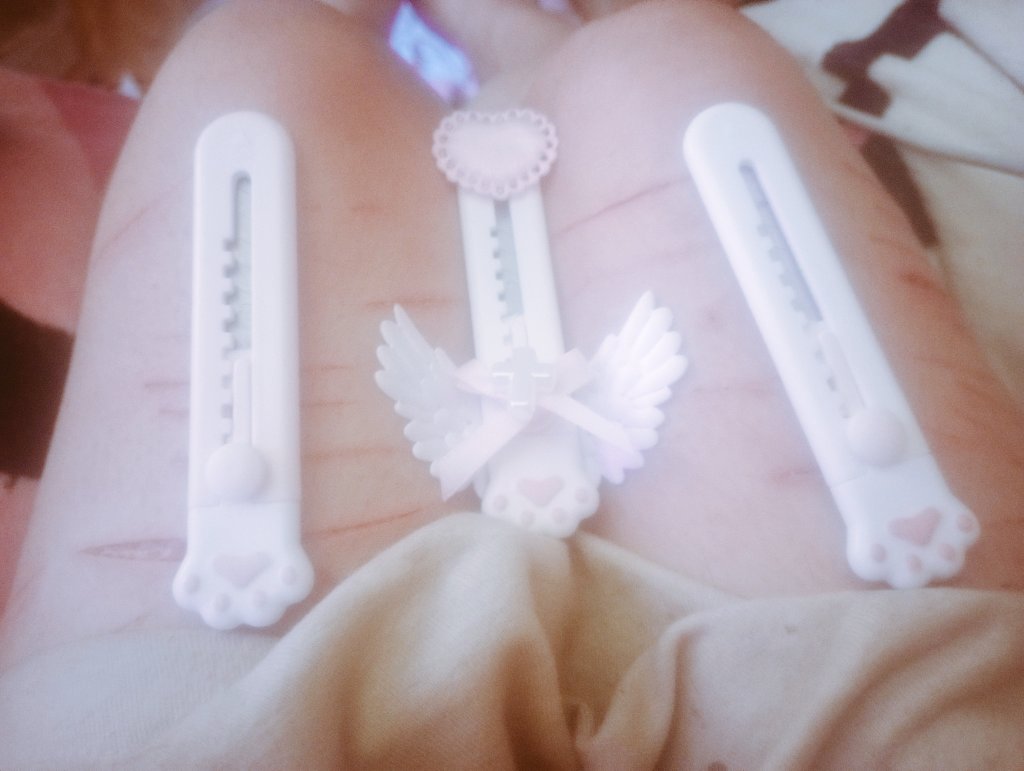 qfated's tweet photo. Thread of my old sh pics before I was forced into recovery! I'm getting new blades soon so I can start again but I'm sad it'll take awhile to get back to how deep i used to be able to go>n<

#shtwt #slicey https://t.co/UvZjNcNXyT