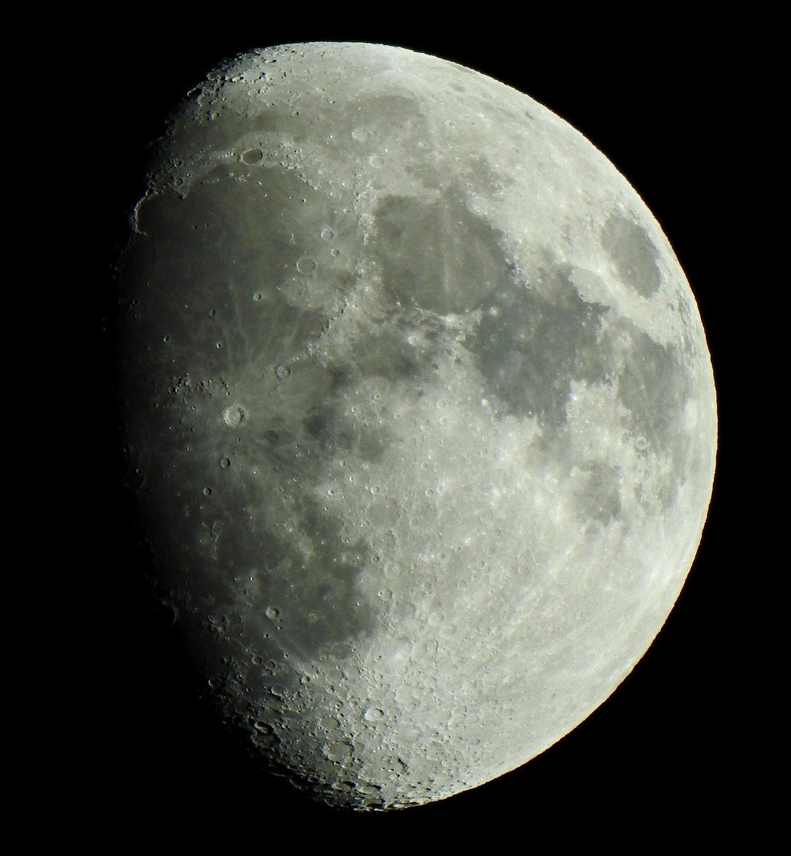 toro_an's tweet photo. La Luna hoy..... https://t.co/UeKXGuNrx4