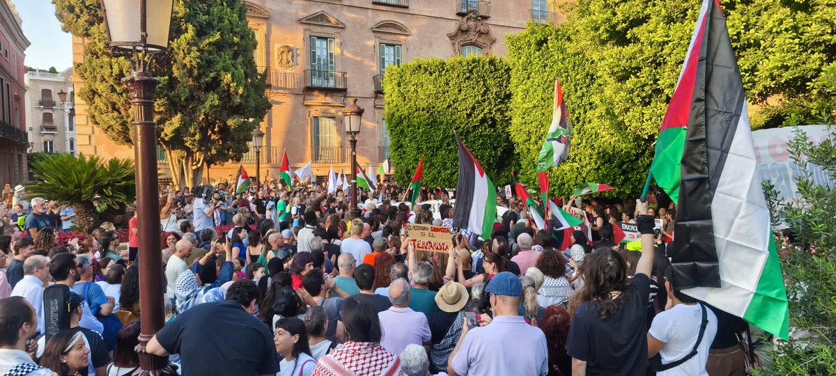 pcrm_es's tweet image. Respuesta hoy de la sociedad murciana frente a la agresión sionista a la Flotilla 
#PalestinaLibreYa