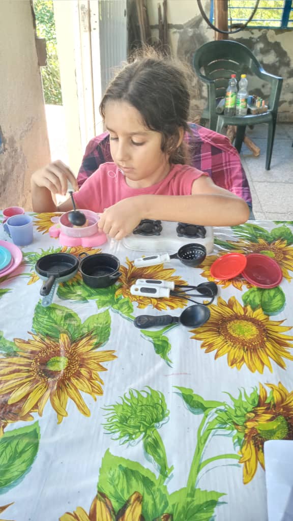 La sala de televisión de Las Minas en el municipio majibacoa presta servicio en la comunidad.
#PorLasTunasLaVictoria