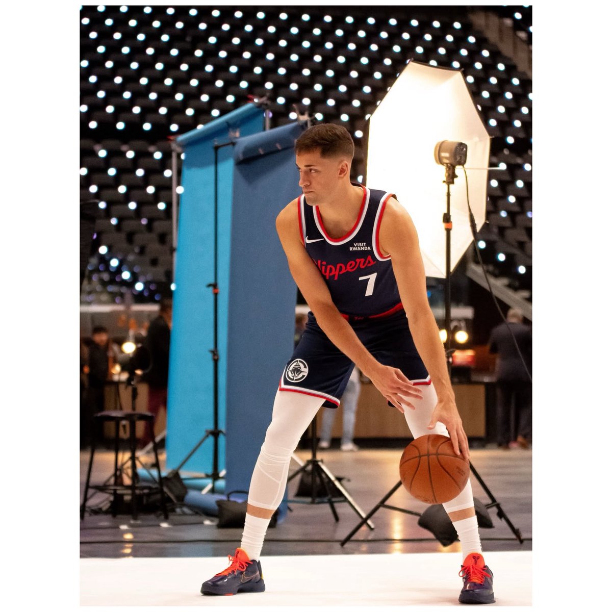CoachCSpartz's tweet photo. 🔥 John Poulakidas | LA Clippers 🔥

Confidence. IQ. A true sense of self. 🌍
World-renowned ability to score. 🎯
And the poise to shine on the biggest stage. 💪

From years of putting in the work to now representing on @LAClippers at Training Camp on Media Day, https://t.co/XGUtbAfkqH