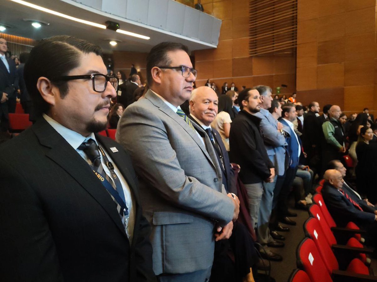 ASEH_Hgo's tweet image. "La justicia no se construye con discursos, se construye con decisiones", afirmó @Rebeca_AladroE titular del
@PJEHidalgo durante su 3er Informe.
El Mtro. @jorvalverdeASEH acompañó a la Magistrada, al Gobernador @juliomenchaca_ y al Diputado @AndresVeVa_ en dicho evento.