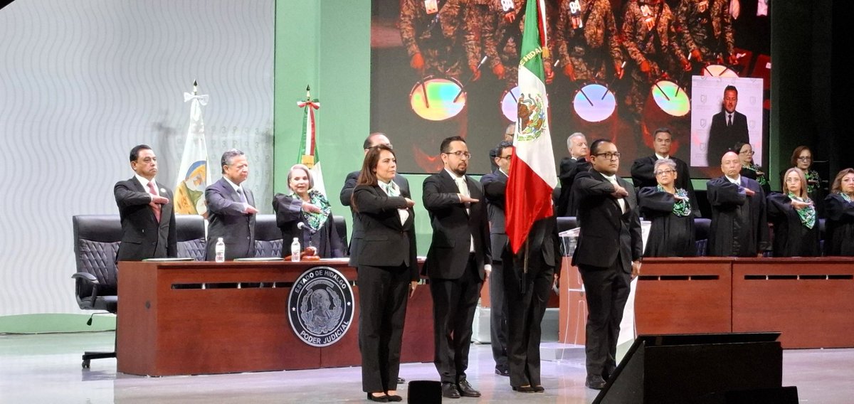 ASEH_Hgo's tweet image. "La justicia no se construye con discursos, se construye con decisiones", afirmó @Rebeca_AladroE titular del
@PJEHidalgo durante su 3er Informe.
El Mtro. @jorvalverdeASEH acompañó a la Magistrada, al Gobernador @juliomenchaca_ y al Diputado @AndresVeVa_ en dicho evento.