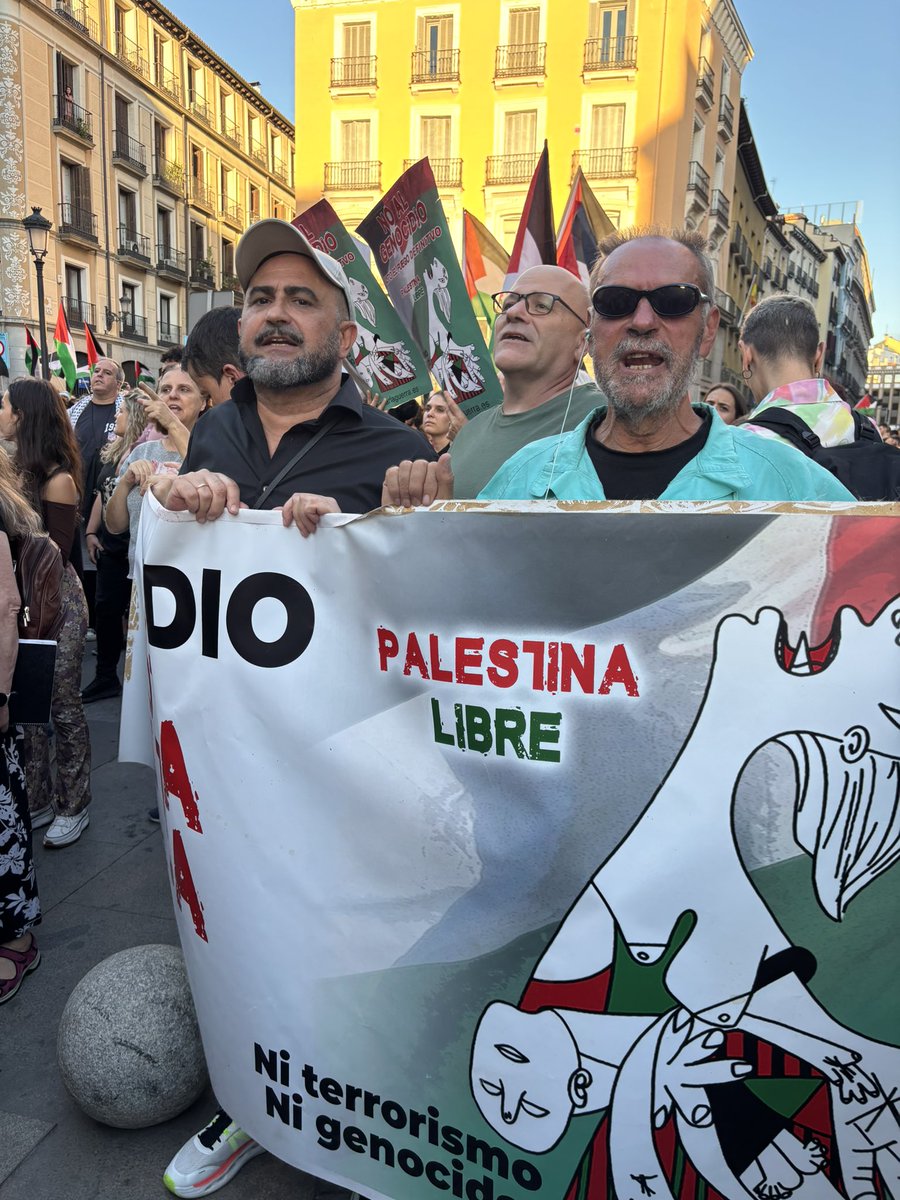 ✊ Gaza, ¡la ayuda humanitaria es un derecho y un deber! No estás sola en esta lucha. Pase lo que pase, seguimos firmes al lado de Palestina.💚 #JusticiaParaPalestina #Solidaridad #UNRWA