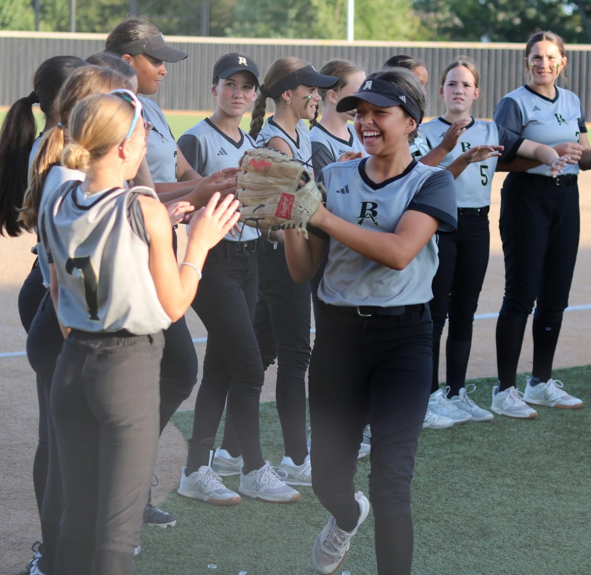 AlejandraG2030's tweet photo. Finished up my Junior High Season. 
#fastpitch #slapper #BAJH 
@OkCommitSB @CastleOKCommit https://t.co/Xhy9w5XIm0