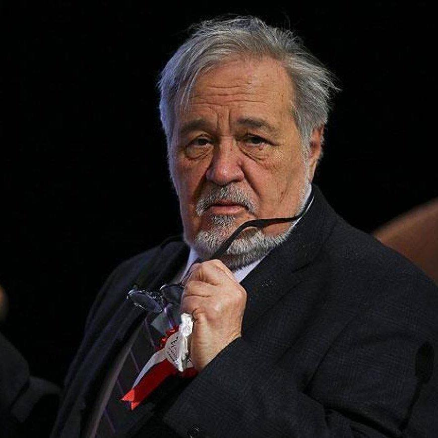 İlber Ortaylı’nın kalp krizi geçirdiği iddialarının gerçeği yansıtmadığı, yoğun bakıma alınmadığı öğrenildi. Ortaylı’nın hastaneye yatış sebebinin kan değerlerindeki düşüş olduğu belirtildi.