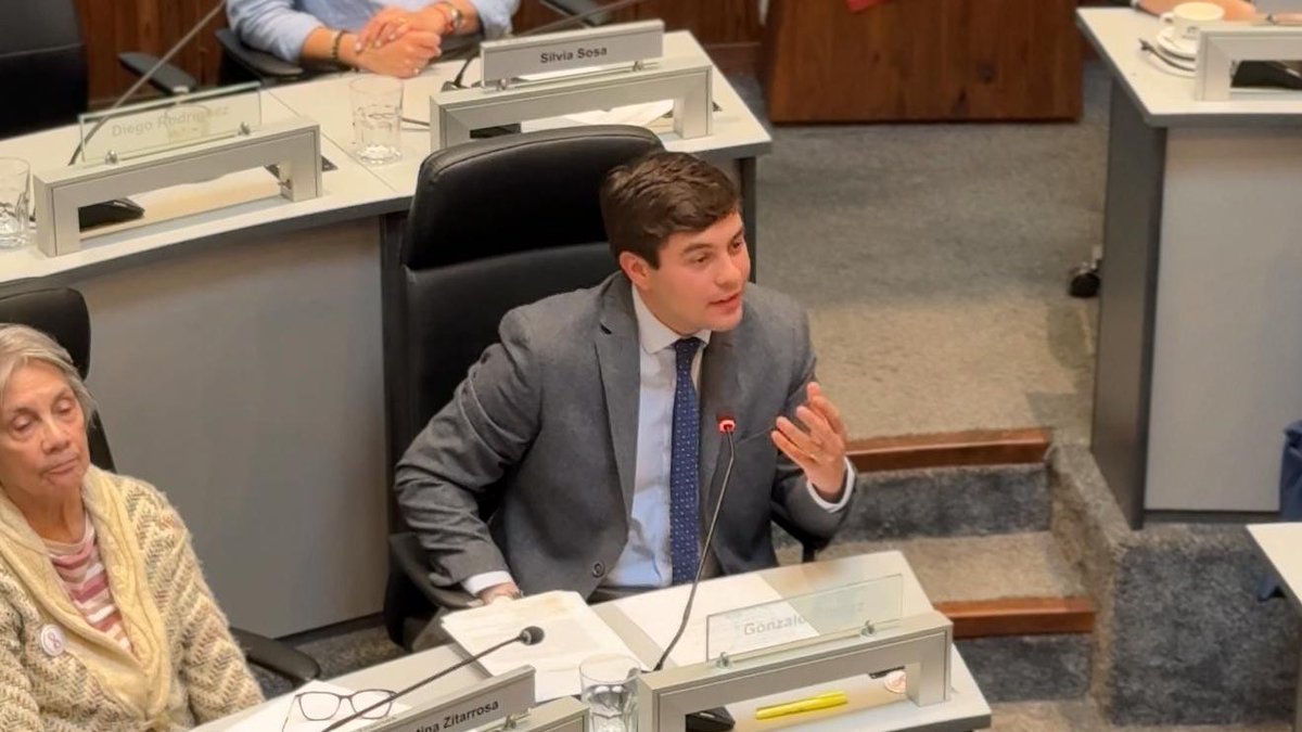 ⛴️Premio Montevideo a la Expedición Uruguay Sub200.

En la jornada de hoy votamos nuestra minuta de aspiración para que se les otorgue el Premio Montevideo a los integrantes de la primera expedición sistemática de Uruguay a sus aguas profundas.

Una articulación inédita entre la