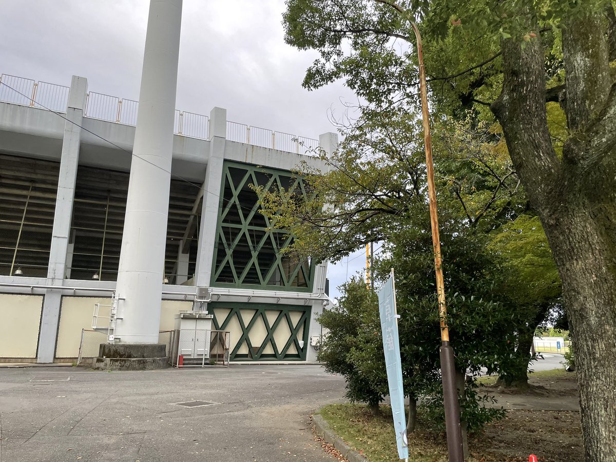 ojis_groom's tweet image. おはようございます☀️

朝の風が澄んでる気がしたので、散歩からスタート🚶

これから筋トレに向かいます。空腹時の有酸素運動はダイエットに最適‼️

食欲の秋に差をつけようぜ🍂

#筋トレ初心者  #朝活 #健康オタク 
 #筋トレ垢さんと繋がりたい 
 #筋トレ好きな人と繋がりたい