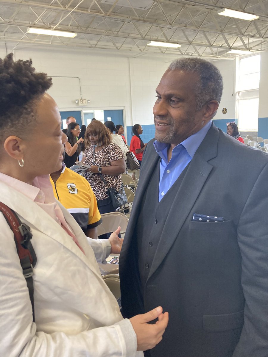 Willis (@muscadinemarlon) on Twitter photo <a href="/Black_Action/">DAP/ADOS TRIBE🇺🇸</a> Dude will smile in her face but never platform her message. #ADOS #TavisSmiley <a href="/Black_Action/">DAP/ADOS TRIBE🇺🇸</a> Dude will smile in her face but never platform her message. #ADOS #TavisSmiley