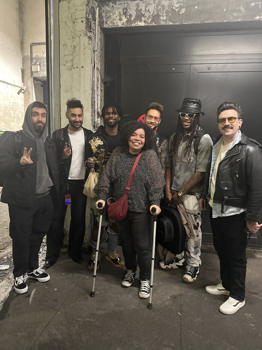 snuggledeath's tweet photo. oops met the band https://t.co/X9CocCFqCJ