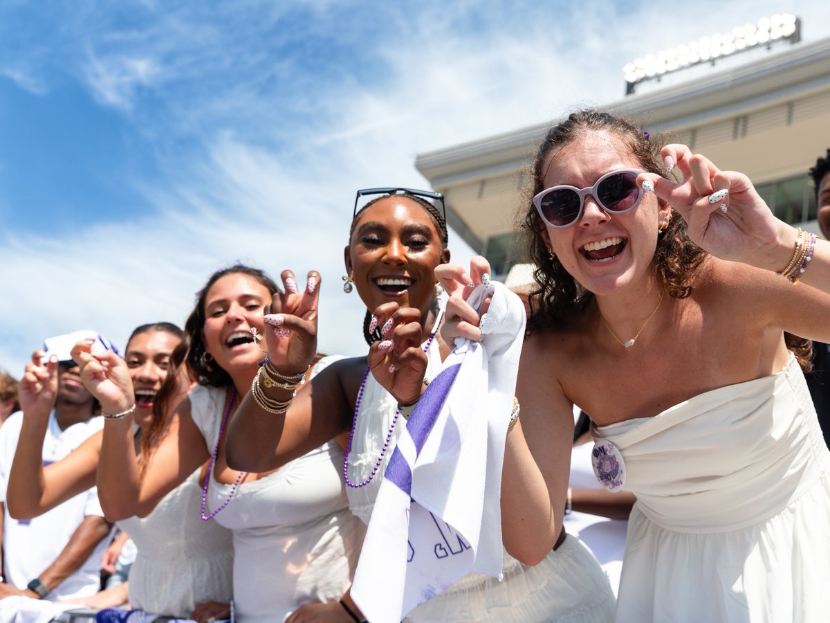 TCUAdmission's tweet photo. β° The countdown is on! Our Early Action and Early Decision I deadline is LESS THAN ONE MONTH AWAY (Nov. 1) πΈ
Donβt wait until the last minute. Start those applications now and take the next step toward becoming a Horned Frog! π
#TCU #TCUAdmission #FutureFrog #HornedFrogs https://t.co/W9v5dM5fCJ