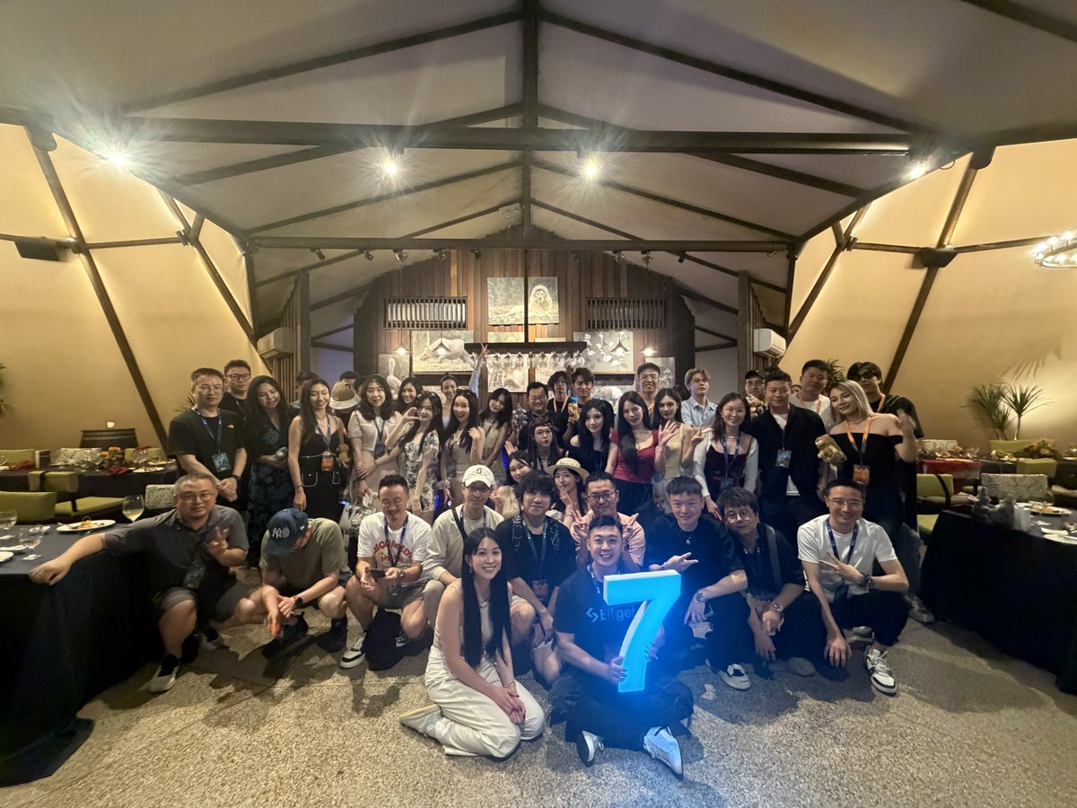 jesseBitget's tweet image. 感谢家印哥 

夜间动物园很好玩

还有Bitget. feat. Top gear 7 周年

活动真的很用心 食物很好食 氛围满

ps: 家印哥又偷偷帅了哈

#bitget