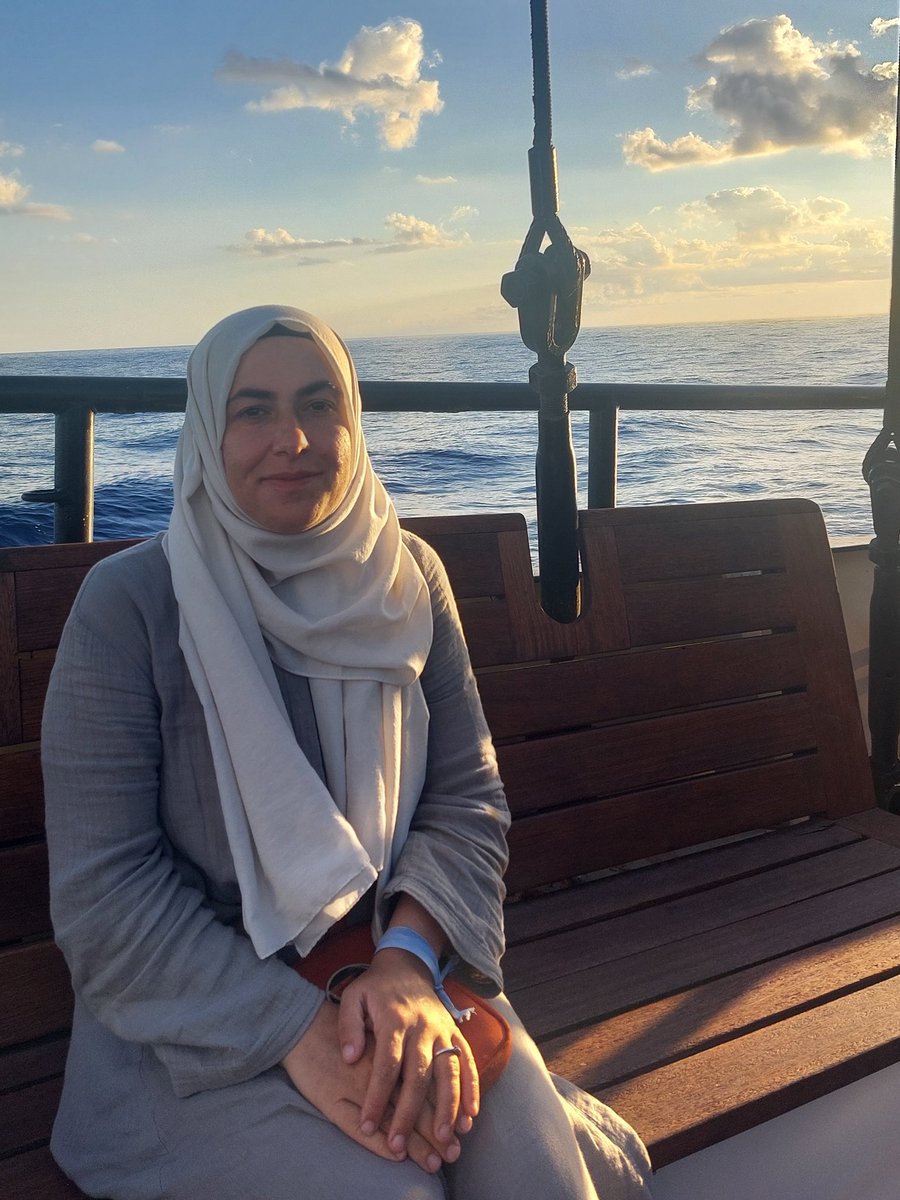 Bilgilendirme!
İsrail işgal güçlerinin Sirius Gemisi’ne müdahalesi sonrası annemiz Zeynep Dilek Tekocak telefonunu güvenlik sebebiyle denize attı. Dün akşam saat 20.39’dan sonra kendisinden hiçbir şekilde haber alamadık.