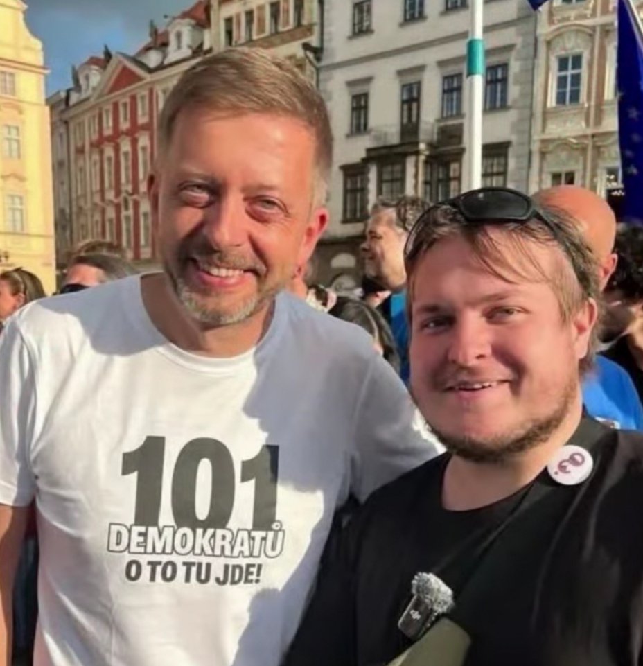 <a href="/PetrHolec/">PetrHolec</a> Vítek má vůbec zajímavé kámoše. 👍