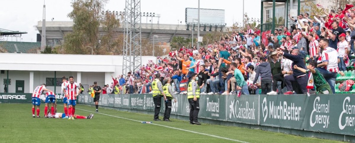 GolSinVAR's tweet image. Estamos en octubre, son tres puntos normales y corrientes, pero la afición del @AlgecirasCF una vez más está a la altura del escudo. 

❌ Entradas agotadas en el sector visitante para ver a su equipo en la Ciudad Deportiva del @RealBetis